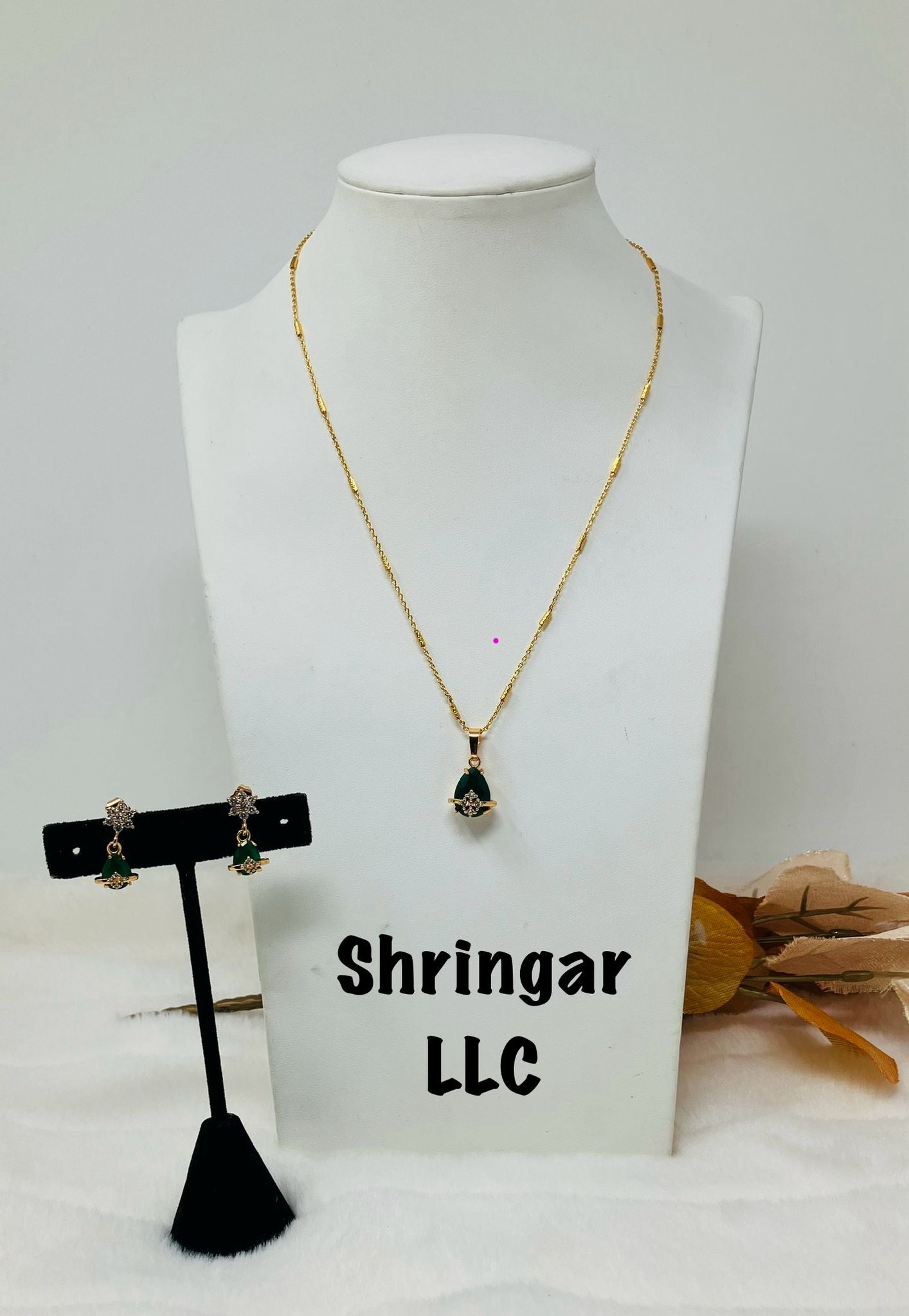 The Emerald Teardrop NecklaceSet