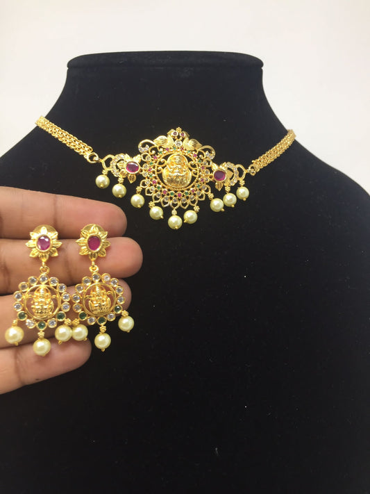 Traditional choker with earrings