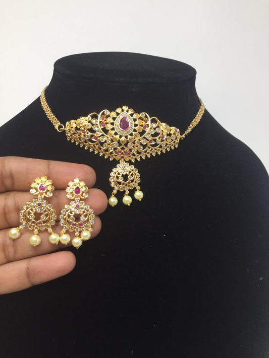 Traditional choker with earrings